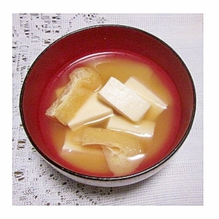 絹ごし豆腐と油揚げの味噌汁(昆布だし)